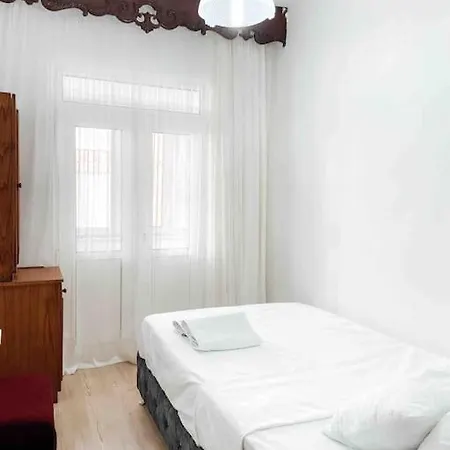 3 Bedroom Flat With 2 Balcony In Cihangir Апартаменты Стамбул