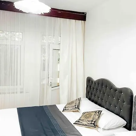 Апартаменты 3 Bedroom Flat With 2 Balcony In Cihangir *