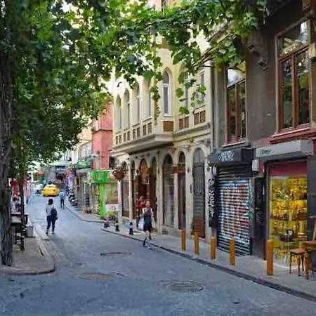 3 Bedroom Flat With 2 Balcony In Cihangir Апартаменты Стамбул
