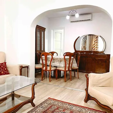 Апартаменты 3 Bedroom Flat With 2 Balcony In Cihangir Стамбул