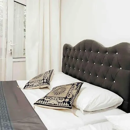 3 Bedroom Flat With 2 Balcony In Cihangir Апартаменты