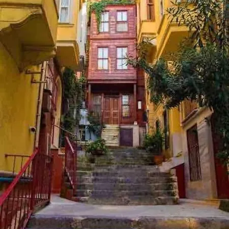 3 Bedroom Flat With 2 Balcony In Cihangir Стамбул