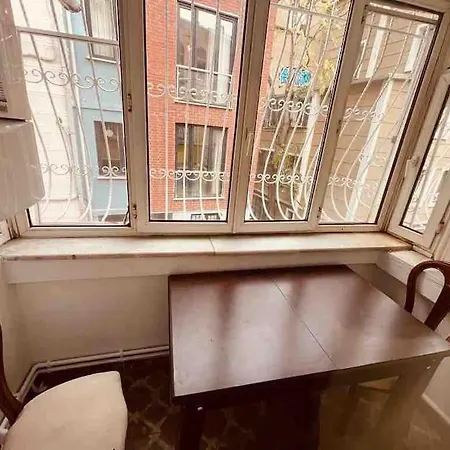 3 Bedroom Flat With 2 Balcony In Cihangir Διαμέρισμα